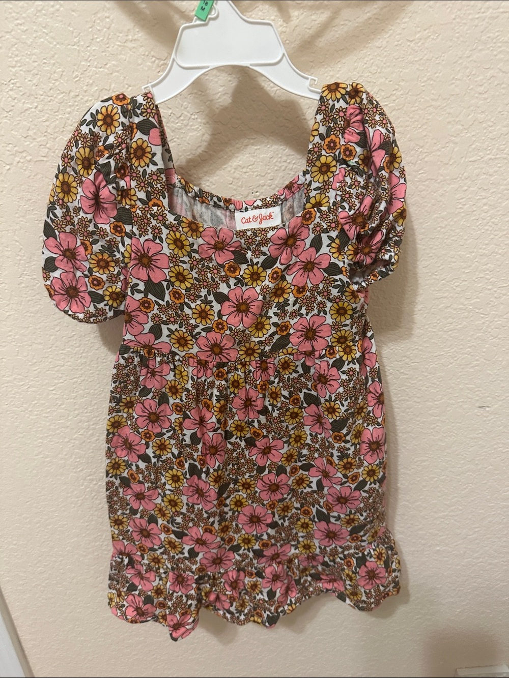 3/15$ Cat & Jack Pink and Brown Floral Puff-Sleeve Dress